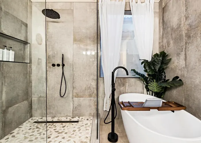 Holiday home King Bed - High End -westgate Villa. Avondale