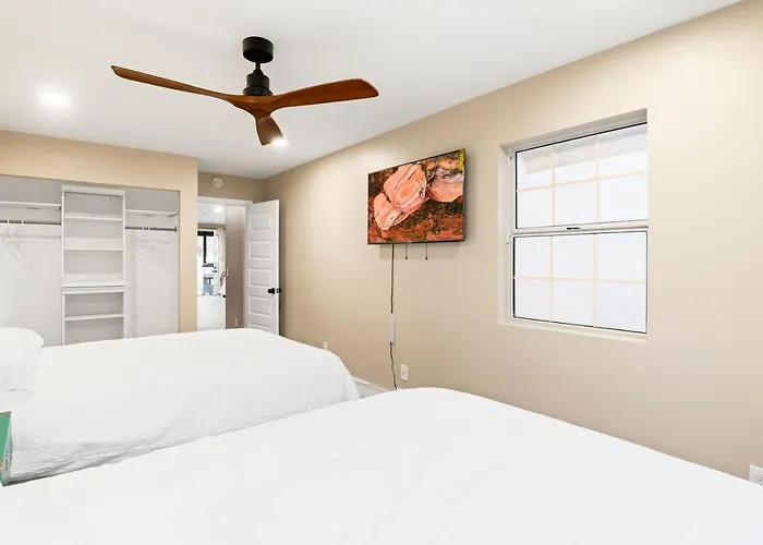 King Bed - High End -westgate Villa. Holiday home