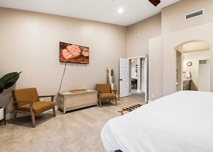 Holiday home King Bed - High End -westgate Villa.