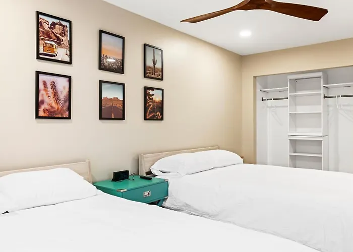 King Bed - High End -westgate Villa. * Avondale