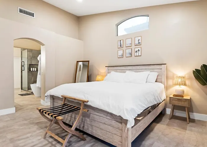 Holiday home King Bed - High End -westgate Villa. Avondale