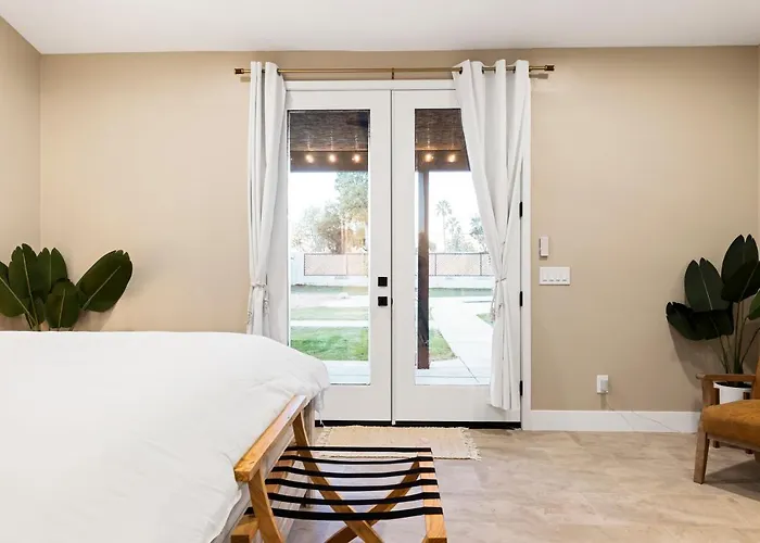 King Bed - High End -westgate Villa. * Avondale