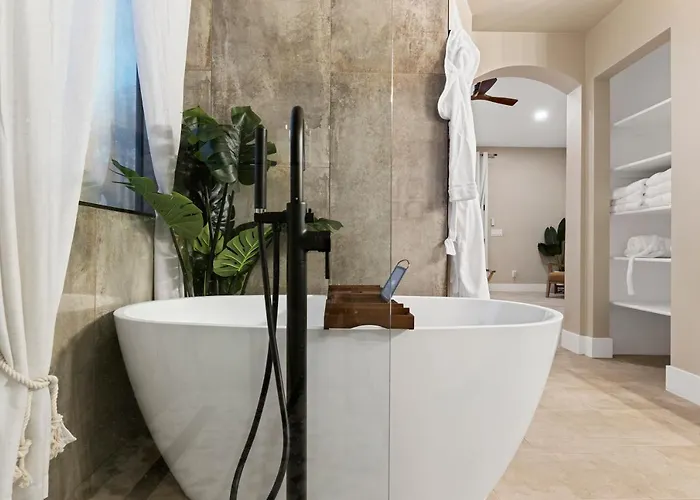 King Bed - High End -westgate Villa. Holiday home *