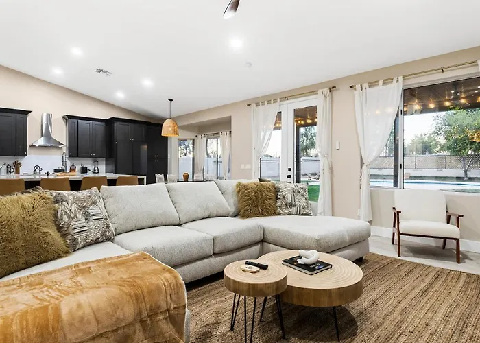 King Bed - High End -westgate Villa. * Avondale