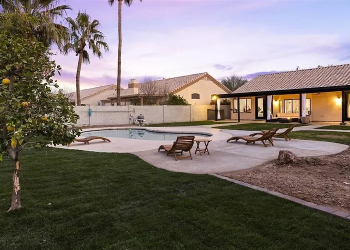 King Bed - High End -westgate Villa. Holiday home Avondale